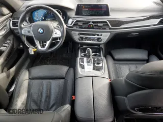 2019 BMW 7 Series 740i xDrive z VIN WBA7E4C50KGV28241, wystawiony jako Copart lot #87329774 z przebiegiem Nie podano mil oraz Szkoda całkowita • Salvage title. Historia ofert i sprzedaży dostępna na DreamBid. Obrazek 8.