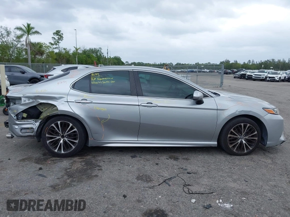 2019 Toyota Camry LE z VIN 4T1B11HK9KU708465, wystawiony jako IAAI lot #41921754 z przebiegiem 119 106 mil mil oraz . Historia ofert i sprzedaży dostępna na DreamBid. Obrazek 14.