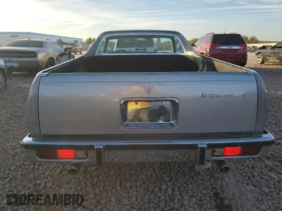 1983 Chevrolet El Camino z VIN 1GCCW80H1DR150636, wystawiony jako Copart lot #85873984 z przebiegiem 56 394 mil mil oraz Czysty tytuł • Clean title. Historia ofert i sprzedaży dostępna na DreamBid. Obrazek 6.