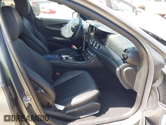 2018 Mercedes-Benz E-Class E 300 with VIN WDDZF4JB1JA365754, listed as a IAAI auction lot 41992681 with 88,203 mi miles. Bid and sale history available at carsss.com. Image 5.