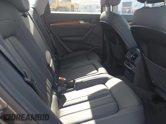 2023 Audi Q5 S line Premium Plus z VIN WA1EAAFY5P2133268, wystawiony jako IAAI lot #42043262 z przebiegiem 21 664 mil mil oraz . Historia ofert i sprzedaży dostępna na DreamBid. Obrazek 8.