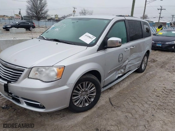 2011 Chrysler Town & Country Touring-L with VIN 2A4RR8DG6BR746782, listed as a IAAI auction lot 41498821 with 161,542 mi miles. Bid and sale history available at carsss.com. Image 2.