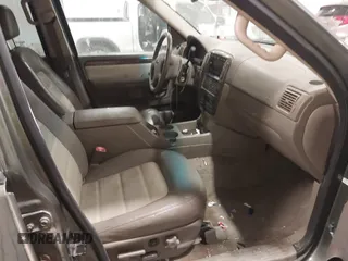 2003 Ford Explorer Eddie Bauer z VIN 1FMZU74E33UA89663, wystawiony jako IAAI lot #41502361 z przebiegiem 201 844 mil mil oraz . Historia ofert i sprzedaży dostępna na DreamBid. Obrazek 5.