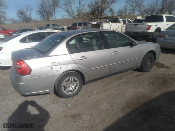 2008 Chevrolet Malibu Classic LS w/1FL with VIN 1G1ZS58F08F114086, listed as a IAAI auction lot 40950702 with 132,839 mi miles. Bid and sale history available at carsss.com. Image 4.