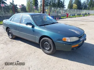 1996 Toyota Camry DX with VIN JT2BG12K0T0400243, listed as a IAAI auction lot 42088586 with 208,402 mi miles. Bid and sale history available at carsss.com. Image 1.