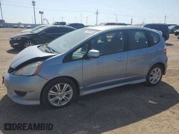 2011 Honda Fit Sport z VIN JHMGE8H53BC021245, wystawiony jako Copart lot #55393345 z przebiegiem 133 910 mil mil oraz Szkody całkowita. Historia ofert i sprzedaży dostępna na DreamBid. Obrazek 1.
