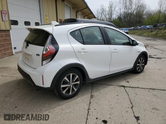 2018 Toyota Prius One z VIN JTDKDTB38J1615672, wystawiony jako Copart lot #53270015 z przebiegiem 55 974 mil mil oraz Czysty tytuł • Clean title. Historia ofert i sprzedaży dostępna na DreamBid. Obrazek 3.