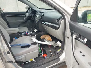 2014 Kia Sorento LX with VIN 5XYKTCA62EG522196, listed as a IAAI auction lot 42037774 with 1 mi miles. Bid and sale history available at carsss.com. Image 5.