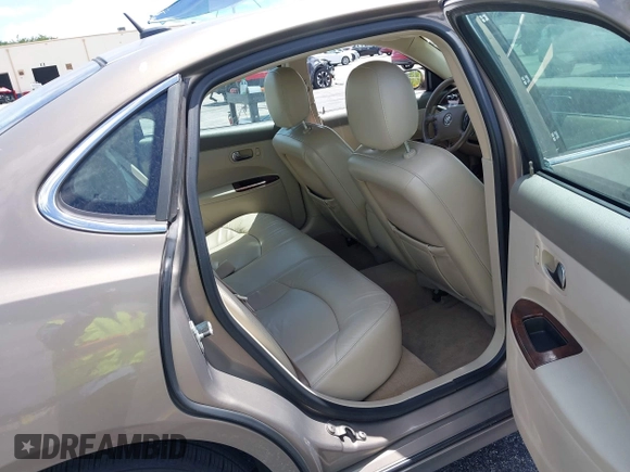2007 Buick LaCrosse CXL with VIN 2G4WD582371198097, listed as a IAAI auction lot 42168438 with Not Provided miles. Bid and sale history available at carsss.com. Image 8.