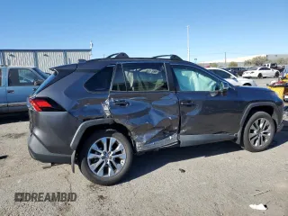 2022 Toyota RAV4 XLE Premium with VIN 2T3C1RFV1NC204487, listed as a Copart auction lot 86900914 with 32,679 mi miles and Salvage title. Bid and sale history available at DreamBid. Image 3.