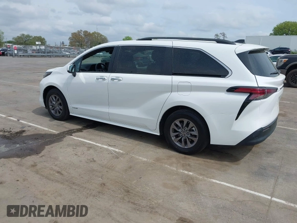 2021 Toyota Sienna XLE with VIN 5TDYRKEC6MS046412, listed as a IAAI auction lot 41934907 with 6,658 mi miles. Bid and sale history available at carsss.com. Image 3.