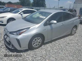 2021 Toyota Prius L Eco z VIN JTDKAMFU8M3138705, wystawiony jako Copart lot #57461805 z przebiegiem 53 007 mil mil oraz Szkoda całkowita • Salvage title. Historia ofert i sprzedaży dostępna na DreamBid. Obrazek 1.