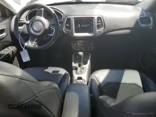 2017 Jeep Compass Latitude z VIN 3C4NJDBB4HT689452, wystawiony jako Copart lot #58602305 z przebiegiem 35 625 mil mil oraz Szkoda całkowita • Salvage title. Historia ofert i sprzedaży dostępna na DreamBid. Obrazek 8.