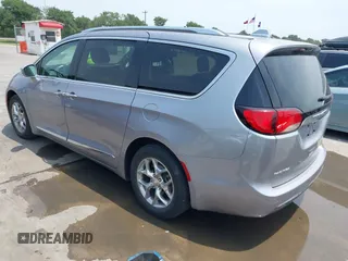 2018 Chrysler Pacifica Limited z VIN 2C4RC1GG2JR232677, wystawiony jako IAAI lot #42274816 z przebiegiem 136 402 mil mil oraz . Historia ofert i sprzedaży dostępna na DreamBid. Obrazek 3.