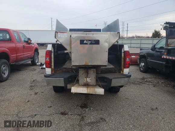 2010 Chevrolet Silverado 3500HD SRW Work Truck with VIN 1GC3KZBG3AF135364, listed as a Copart auction lot 81916204 with 8,252 mi miles and Clean Title. Bid and sale history available at DreamBid. Image 6.
