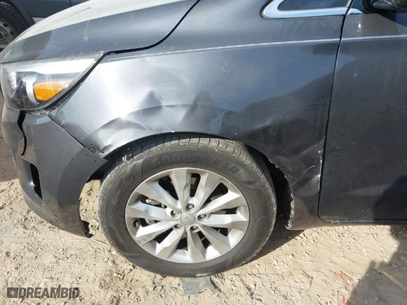 2016 Kia Sedona EX with VIN KNDMC5C10G6137795, listed as a IAAI auction lot 41015257 with 114,347 mi miles. Bid and sale history available at carsss.com. Image 18.