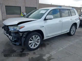 2011 Toyota Highlander Limited with VIN JTEDC3EHXB2002186, listed as a IAAI auction lot 41645915 with 367,650 mi miles and . Bid and sale history available at DreamBid. Image 2.