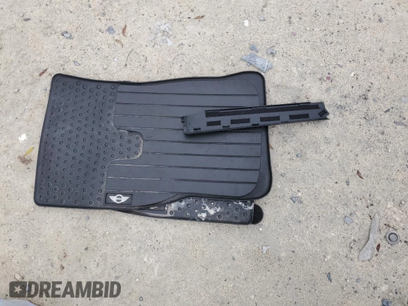 2009 MINI Convertible с VIN WMWMR33579TU95581, выставлен на аукционе Copart как лот 45914735 с пробегом 129 790 миль миль и Списание • Salvage title. История ставок и продаж доступна на DreamBid. Изображение 14.
