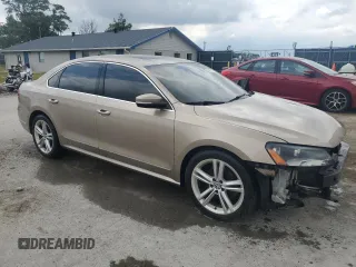 2015 Volkswagen Passat SEL Premium z VIN 1VWCV7A3XFC030563, wystawiony jako Copart lot #56851175 z przebiegiem 217 343 mil mil oraz Szkoda całkowita • Salvage title. Historia ofert i sprzedaży dostępna na DreamBid. Obrazek 4.