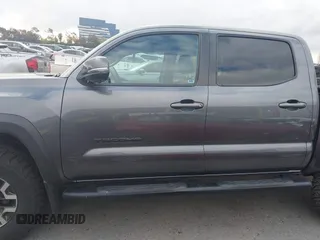 2021 Toyota Tacoma SR z VIN 3TMCZ5AN9MM397611, wystawiony jako IAAI lot #41467705 z przebiegiem 65 191 mil mil oraz . Historia ofert i sprzedaży dostępna na DreamBid. Obrazek 14.
