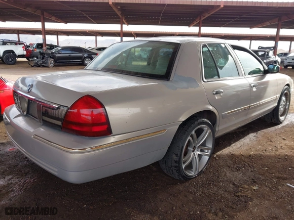 2006 Mercury Grand Marquis GS with VIN 2MEFM74VX6X638763, listed as a IAAI auction lot 41735612 with 123,914 mi miles. Bid and sale history available at carsss.com. Image 4.