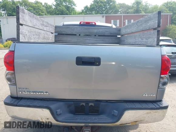 2008 Toyota Tundra z VIN 5TBBV54168S523406, wystawiony jako IAAI lot #42445574 z przebiegiem 117 947 mil mil oraz . Historia ofert i sprzedaży dostępna na DreamBid. Obrazek 16.