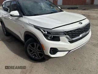 2021 Kia Seltos LX z VIN KNDEPCAAXM7065235, wystawiony jako Copart lot #59816495 z przebiegiem 163 124 mil mil oraz Czysty tytuł • Clean title. Historia ofert i sprzedaży dostępna na DreamBid. Obrazek 1.