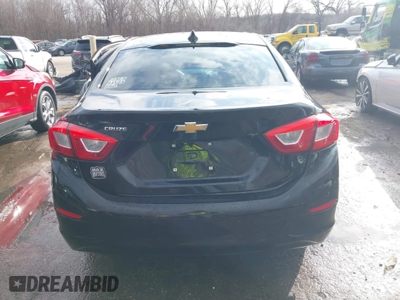 2017 Chevrolet Cruze LS z VIN 1G1BC5SM4H7270096, wystawiony jako IAAI lot #41237531 z przebiegiem 103 318 mil mil oraz . Historia ofert i sprzedaży dostępna na DreamBid. Obrazek 16.