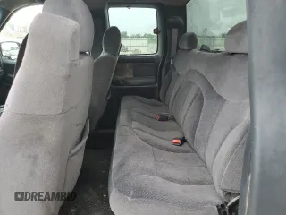 2002 GMC Sierra 1500 SLE z VIN 2GTEK19T021129091, wystawiony jako Copart lot #61494455 z przebiegiem 280 621 mil mil oraz Czysty tytuł • Clean title. Historia ofert i sprzedaży dostępna na DreamBid. Obrazek 10.