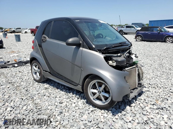 2015 Smart fortwo Passion z VIN WMEEJ3BA5FK819174, wystawiony jako Copart lot #53205005 z przebiegiem 78 364 mil mil oraz Szkody całkowita. Historia ofert i sprzedaży dostępna na DreamBid. Obrazek 4.