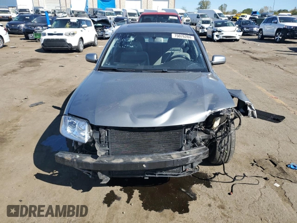 2004 Volkswagen Passat GLX z VIN WVWRH63B14P058955, wystawiony jako Copart lot #75076284 z przebiegiem 160 844 mil mil oraz Czysty tytuł • Clean title. Historia ofert i sprzedaży dostępna na DreamBid. Obrazek 5.
