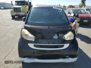 2009 Smart fortwo Pure z VIN WMEEJ31X49K253051, wystawiony jako Copart lot #70193934 z przebiegiem Nie podano mil oraz Szkody całkowita. Historia ofert i sprzedaży dostępna na DreamBid. Obrazek 5.