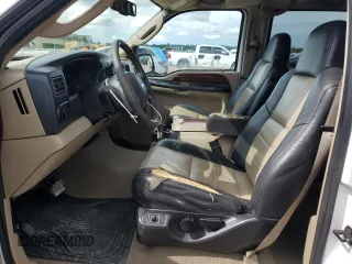 2005 Ford Excursion Eddie Bauer z VIN 1FMNU44L25ED41086, wystawiony jako Copart lot #69583364 z przebiegiem 306 764 mil mil oraz Czysty tytuł • Clean title. Historia ofert i sprzedaży dostępna na DreamBid. Obrazek 7.