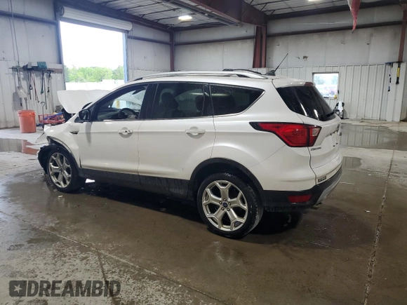 2019 Ford Escape Titanium z VIN 1FMCU9J97KUA85865, wystawiony jako Copart lot #56643135 z przebiegiem Nie podano mil oraz Szkoda całkowita • Salvage title. Historia ofert i sprzedaży dostępna na DreamBid. Obrazek 2.