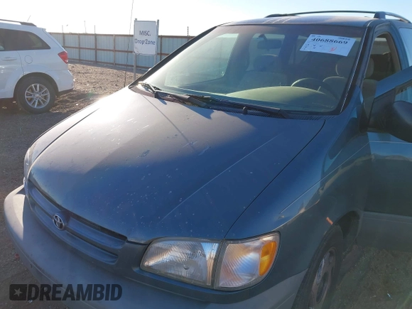 2000 Toyota Sienna CE with VIN 4T3GF19C2YU240254, listed as a IAAI auction lot 40688669 with 1 mi miles. Bid and sale history available at carsss.com. Image 6.