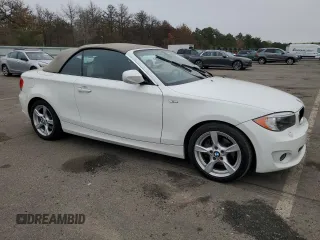 2013 BMW 1 Series 128i z VIN WBAUL7C56DVM83718, wystawiony jako Copart lot #52957614 z przebiegiem 73 621 mil mil oraz Czysty tytuł • Clean title. Historia ofert i sprzedaży dostępna na DreamBid. Obrazek 4.