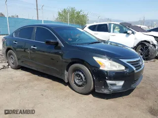 2015 Nissan Altima 2.5 with VIN 1N4AL3AP2FN914521, listed as a IAAI auction lot 41987003 with 143,981 mi miles. Bid and sale history available at carsss.com. Image 1.