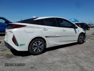 2017 Toyota Prius Plus with VIN JTDKARFP8H3039198, listed as a Copart auction lot 50724955 with 127,508 mi miles and Salvage title. Bid and sale history available at DreamBid. Image 3.