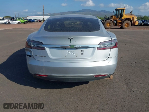2013 Tesla Model S with VIN 5YJSA1AC3DFP10537, listed as a IAAI auction lot 40707549 with 103,111 mi miles and . Bid and sale history available at DreamBid. Image 17.