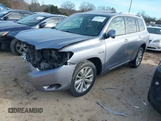 2008 Toyota Highlander Hybrid with VIN JTEEW41A282023570, listed as a IAAI auction lot 41600510 with 206,237 mi miles. Bid and sale history available at carsss.com. Image 2.