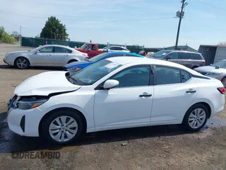 2024 Nissan Sentra S z VIN 3N1AB8BV9RY296423, wystawiony jako IAAI lot #42070068 z przebiegiem 34 304 mil mil oraz . Historia ofert i sprzedaży dostępna na DreamBid. Obrazek 14.