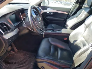 2018 Volvo XC90 Momentum z VIN YV4A22PK8J1323979, wystawiony jako Copart lot #42544374 z przebiegiem 79 187 mil mil oraz Szkody całkowita. Historia ofert i sprzedaży dostępna na DreamBid. Obrazek 7.