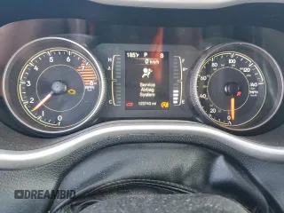 2018 Jeep Cherokee Latitude Plus z VIN 1C4PJMLX0JD622295, wystawiony jako Copart lot #57679075 z przebiegiem 123 743 mil mil oraz Szkoda całkowita • Salvage title. Historia ofert i sprzedaży dostępna na DreamBid. Obrazek 9.