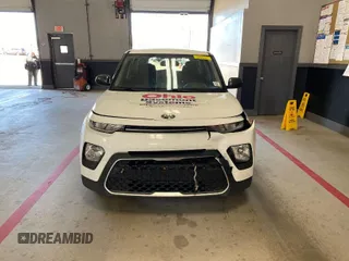 2020 Kia Soul LX with VIN KNDJ23AU9L7040946, listed as a IAAI auction lot 41951495 with 53,642 mi miles. Bid and sale history available at carsss.com. Image 1.