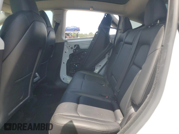 2024 Tesla Model Y с VIN 7SAYGDED3RF182859, выставлен на аукционе Copart как лот 61368825 с пробегом 13 914 миль миль и Списание • Salvage title. История ставок и продаж доступна на DreamBid. Изображение 10.