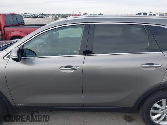 2018 Kia Sorento LX with VIN 5XYPGDA31JG426849, listed as a IAAI auction lot 41019262 with 102,366 mi miles. Bid and sale history available at carsss.com. Image 15.