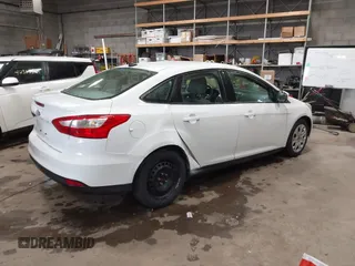 2012 Ford Focus SE с VIN 1FAHP3F21CL301085, выставлен на аукционе IAAI как лот 42321328 с пробегом 157 818 миль миль и . История ставок и продаж доступна на DreamBid. Изображение 4.