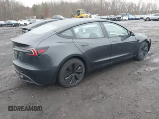 2024 Tesla Model 3 z VIN 5YJ3E1EA9RF858829, wystawiony jako IAAI lot #41160315 z przebiegiem 2 994 mil mil oraz . Historia ofert i sprzedaży dostępna na DreamBid. Obrazek 4.