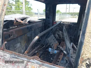 2002 Ford F-250 XL с VIN 1FTNW21F22EB43251, выставлен на аукционе IAAI как лот 42115145 с пробегом Не указан миль и . История ставок и продаж доступна на DreamBid. Изображение 8.