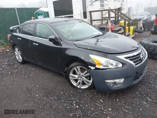 2013 Nissan Altima 3.5 SL with VIN 1N4BL3AP7DC137086, listed as a IAAI auction lot 41737354 with 140,208 mi miles. Bid and sale history available at carsss.com. Image 1.